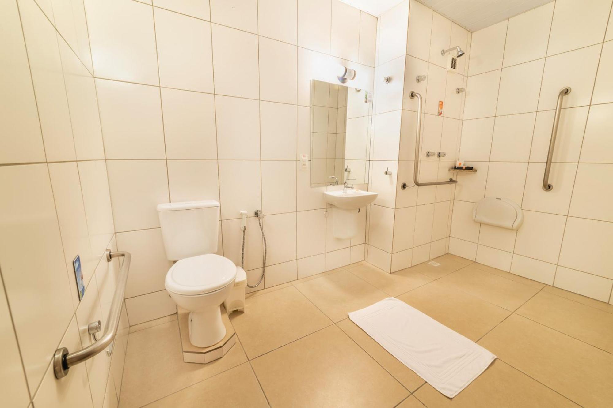 Hotel 10 Itajai/Navegantes Номер фото