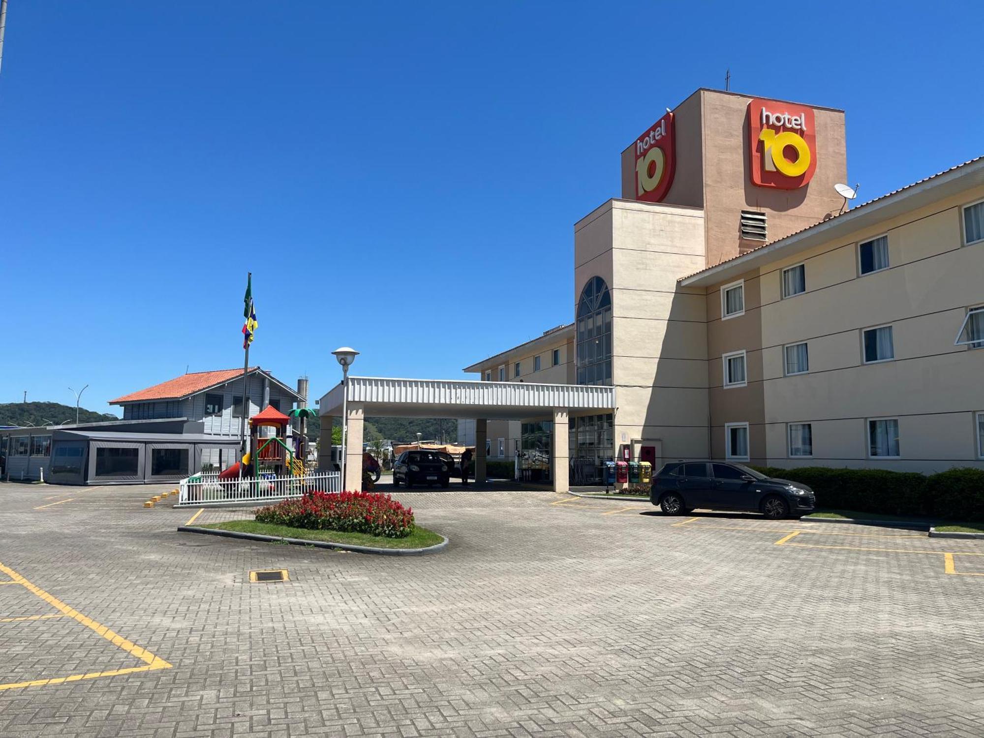 Hotel 10 Itajai/Navegantes Екстер'єр фото
