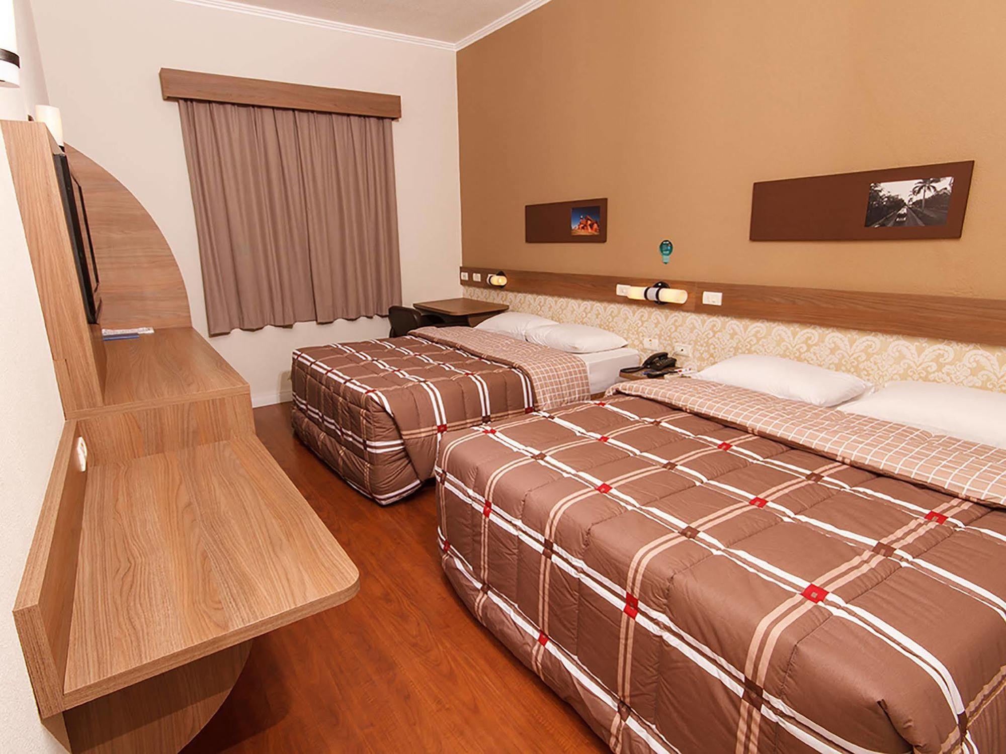 Hotel 10 Itajai/Navegantes Екстер'єр фото