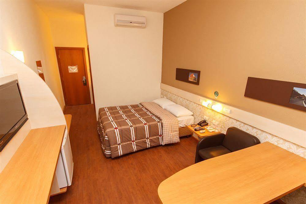 Hotel 10 Itajai/Navegantes Екстер'єр фото